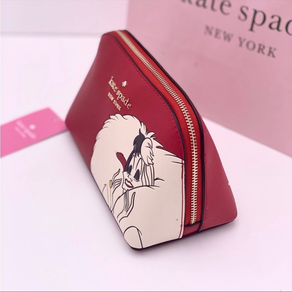 🍓 Kate Spade X Disney 🍓 Cruella Makeup
Cosmetic Bag - Picture 7 of 16